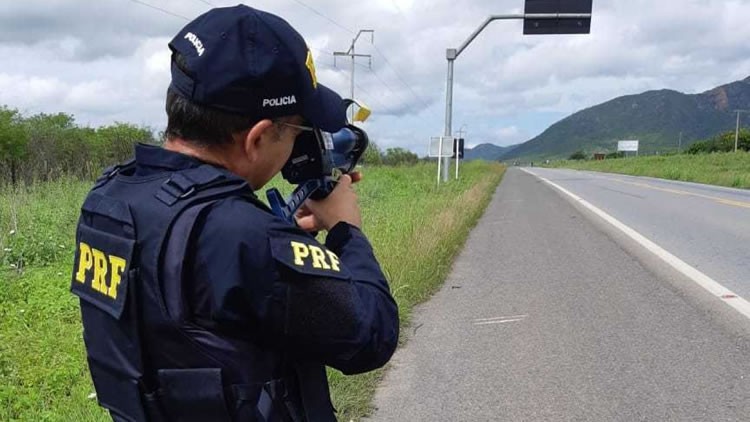 Resultado de imagem para PRF flagra 2 mil veÃ­culos em alta velocidade em apenas um dia no CearÃ¡