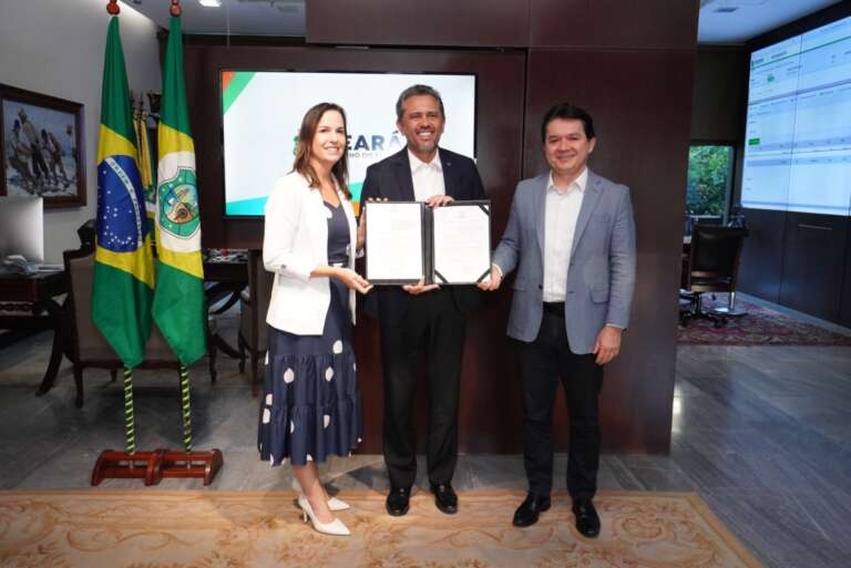 Elmano sanciona lei que isenta cozinhas do Ceará Sem Fome do pagamento