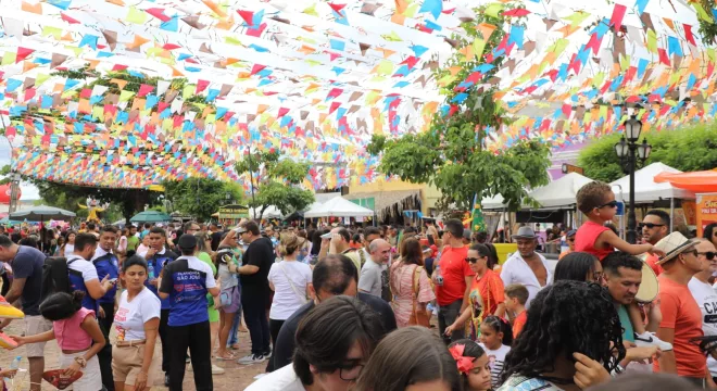 Portal Miséria acompanha movimentação na manhã do Pau da Bandeira de