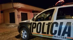 Jovem de 24 anos é morto com mais de dez tiros enquanto caminhava por rua