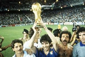 Italianos campeões em 1982 fazem campanha para ajudar favelas no Brasil