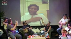 Detido no Paraguai, Ronaldinho aparece em live do 'Revelação'