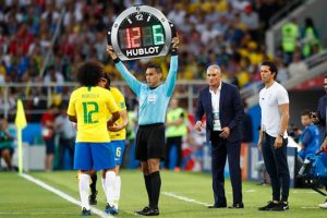 Fifa sugere futebol com cinco substituições durante pandemia de Covid-19