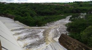 Barragem de Acopiara volta a transbordar após 9 anos e anima moradores