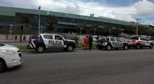 Corpo de jovem é amarrado e deixado dentro de saco, em frente à Pefoce