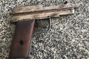 Acusado de crimes em Assaré corre com medo da PM abandonando moderna pistola