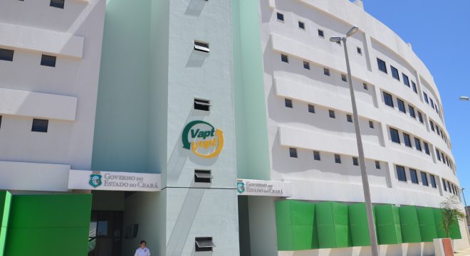 Prédio do Vapt Vupt em Juazeiro do Norte. A imagem retrata a fachada do equipamento. São 4 andares, nas cores brancas e verde. A fachada tem o logotipo do Vapt Vupt.