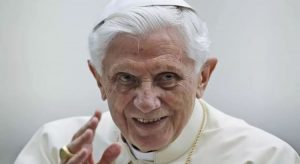 Bento XVI reclama de tentativas de silenciá-lo e ataca o casamento gay