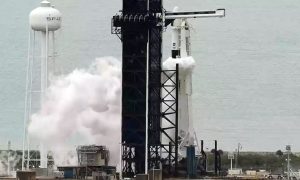 Lançamento de voo tripulado da Nasa-SpaceX é adiado devido ao mau tempo