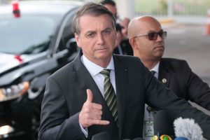 Bolsonaro desiste de churrasco no Alvorada após ironia e recorde de mortes por coronavírus