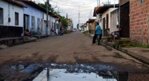 Por falta de saneamento básico, um em cada dez domicílios no Brasil joga esgoto na natureza