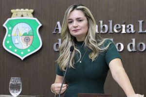 Filha de deputada cearense recebeu auxílio emergencial do Governo Federal