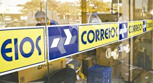 Serviço de renegociação de dívidas da Serasa passa a ser oferecido em agências dos Correios