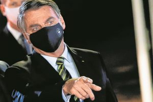 Bolsonaro promete mais flexibilização da posse e do porte de armas