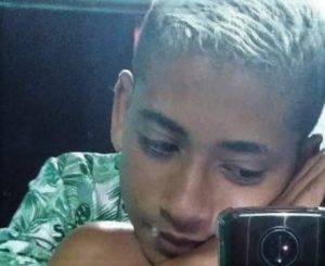 Casal de menores morre em Crato na colisão de moto com caminhão