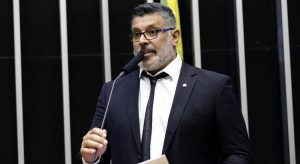 Juíza manda Alexandre Frota indenizar em R$ 50 mil ex-líder do PT por fake news