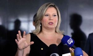 Joice Hasselmann é acusada de produzir fake news contra bolsonaristas