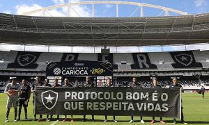 Botafogo protesta contra racismo e a volta dos jogos em goleada pelo Carioca