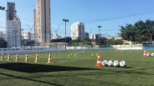 Em meio à pandemia, escolinha de futebol de Rivellino encerra as atividades