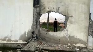 Penitenciária em Pernambuco tem fuga de 27 detentos após explosão abrir buraco em muro