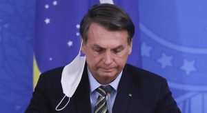 Bolsonaro faz novo veto à lei das máscaras e desobriga uso em presídios