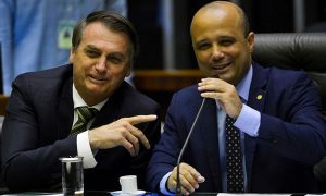 Bolsonaro sonda Major Vitor Hugo para Ministério da Educação