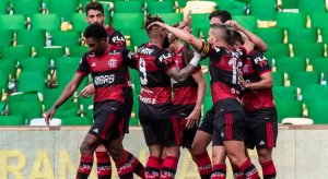 Flamengo vence Fluminense e abre vantagem na final do Carioca