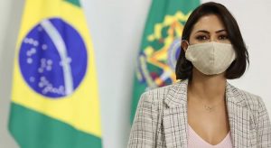 Michelle Bolsonaro testa positivo para Covid-19, diz Planalto