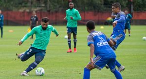 Flamengo goleia Olaria em jogo-treino no Ninho do Urubu