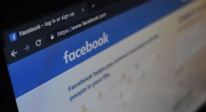 Facebook remove rede de contas falsas relacionada ao PSL e a gabinetes da família Bolsonaro