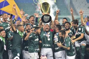 Nos pênaltis, Palmeiras vence Corinthians e volta a faturar Paulista após 12 anos