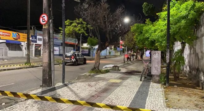 Suspeito de assaltos é morto a tiros por ocupantes de carro