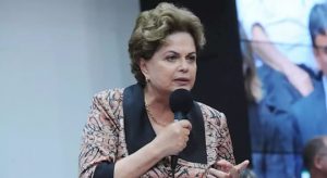 Rosa Weber suspende queixa-crime de Dilma contra Bolsonaro por injúria