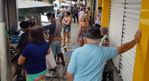 Filas para atendimento bancário no Centro de Juazeiro ganham calçadas e ruas