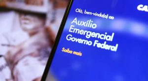 Bolsonaro diz que auxílio emergencial vai ser até dezembro, mas não confirma o valor