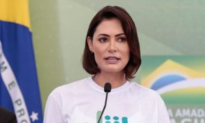 Michelle Bolsonaro recebeu 21 cheques de Queiroz no valor de R$ 72 mil