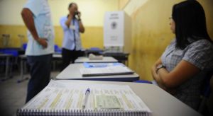 TSE estuda estender votação em ao menos 1h e criar horário só para idosos