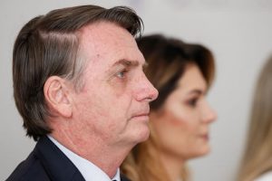 Planalto tenta blindar Bolsonaro de novas revelações sobre Michelle e Queiroz