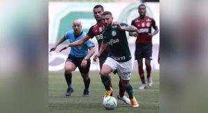 Após batalha jurídica, Palmeiras empata com desfalcado Flamengo