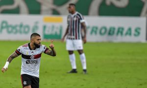 Gabigol marca, Flamengo joga bem e vence o Fluminense pelo Brasileirão