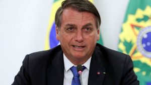 'Não é mais barato investir na cura do que na vacina?', questiona Bolsonaro