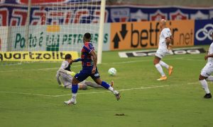 Com um jogador a menos, Fortaleza vence Atlético-MG na Arena Castelão