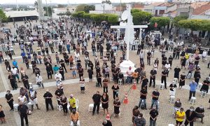 Missa do Padre Cícero recebe devotos no Largo do Socorro nesta terça (20)