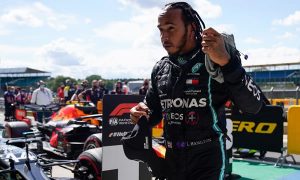 Sem contrato para 2021, Hamilton diz não saber sobre futuro na Mercedes