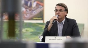 "Toda e qualquer vacina está descartada", afirma Bolsonaro