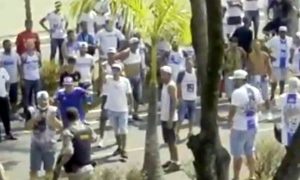 Torcida organizada invade CT do Cruzeiro para protestar contra desempenho do time na Série B