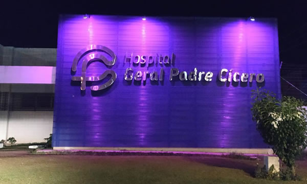 Hospital Padre Cícero ganha iluminação rosa neste mês de outubro