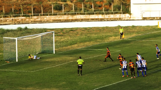 Goleiro do Crato pega pênalti e garante empate do Azulão contra o Guarani