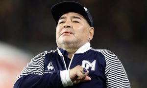 Maradona é operado com êxito de hematoma no cérebro, diz médico