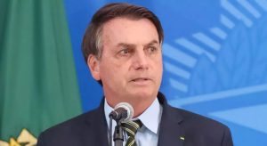 Sem mostrar provas, Bolsonaro levanta dúvidas sobre apuração das eleições